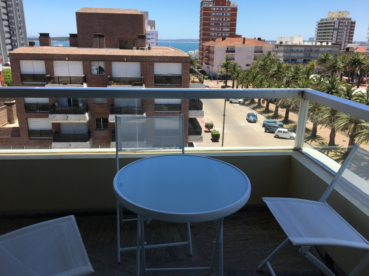 Apartamento en venta de 3 dormitorios en Península de Punta del Este.