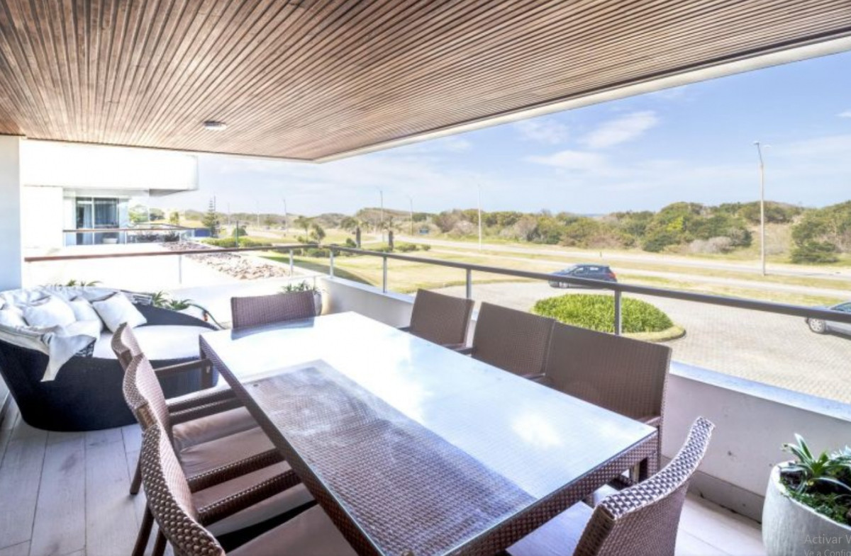 Apartamento de 4 dormitorios en Esturión Terraza, Punta del Este.