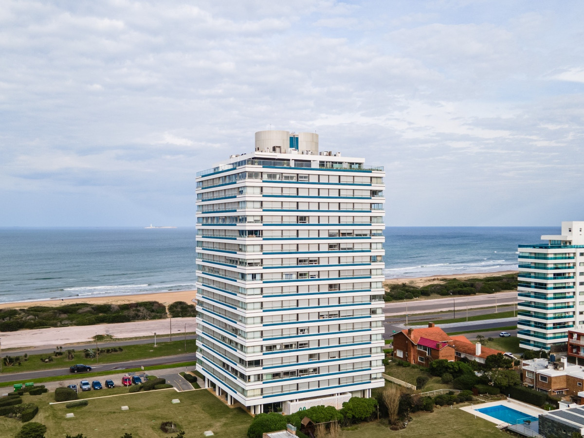 Apartamento de 3 dormitorios en Edificio Tiburón II, Punta del Este.