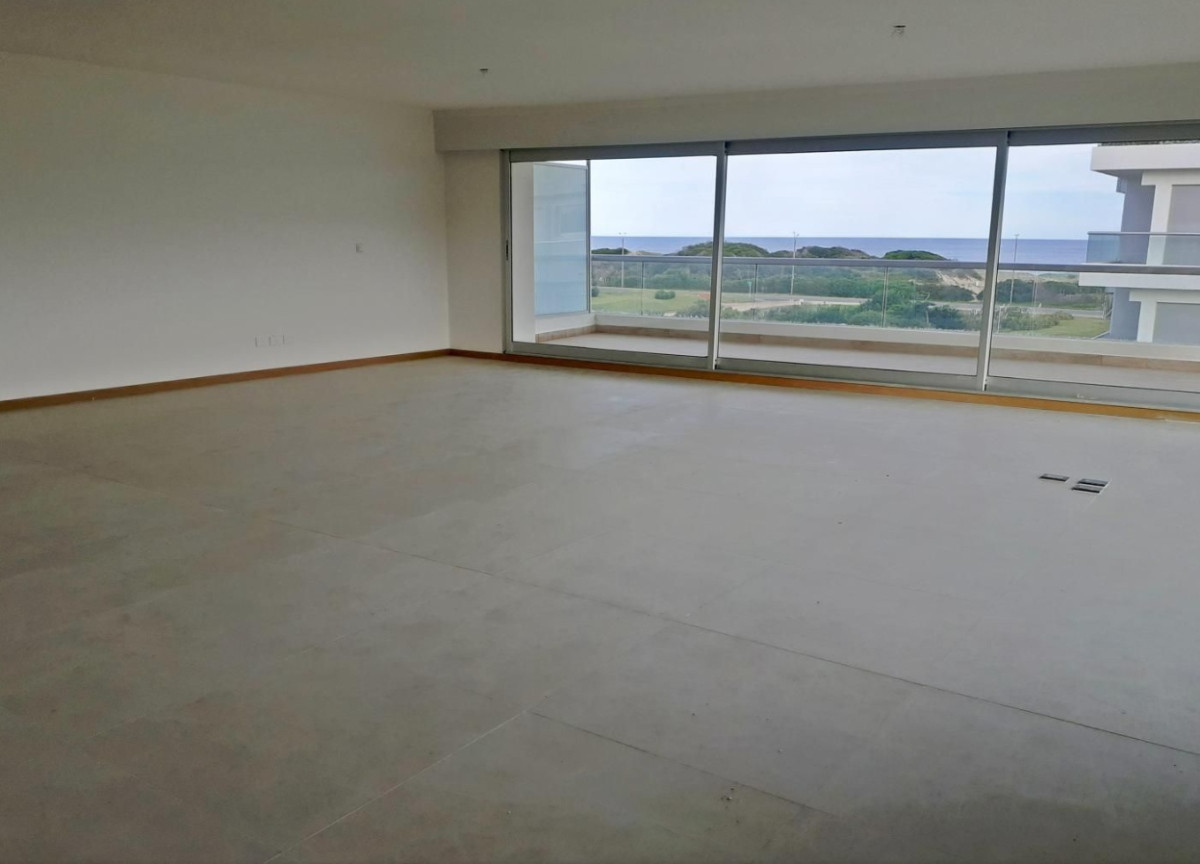 Apartamento en venta de 3 dormitorios + dependencia en Silente, Punta del Este.