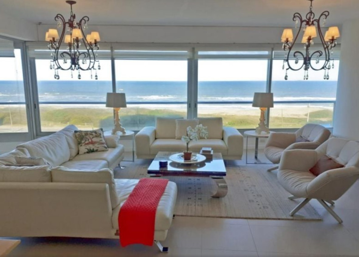 Apartamento en venta de 3 dormitorios + dependencia en Le Parc, Punta del Este.
