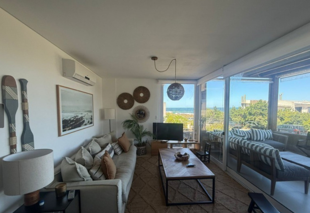 Departamento  en Venta de 3 Dormitorios de la Ruta al Mar en La Barra en venta