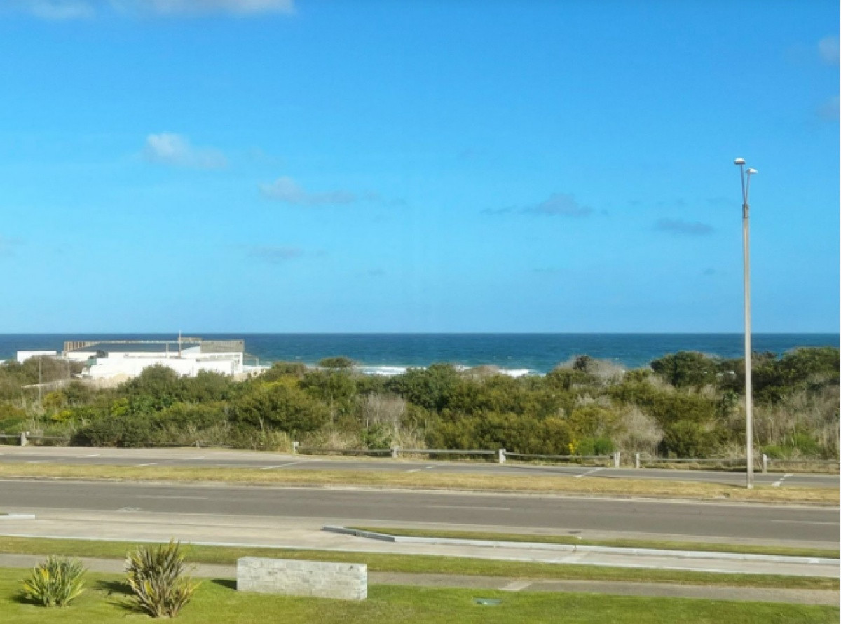 Apartamento en venta de 3 dormitorios + dependencia en edificio Indigo, Punta del Este.