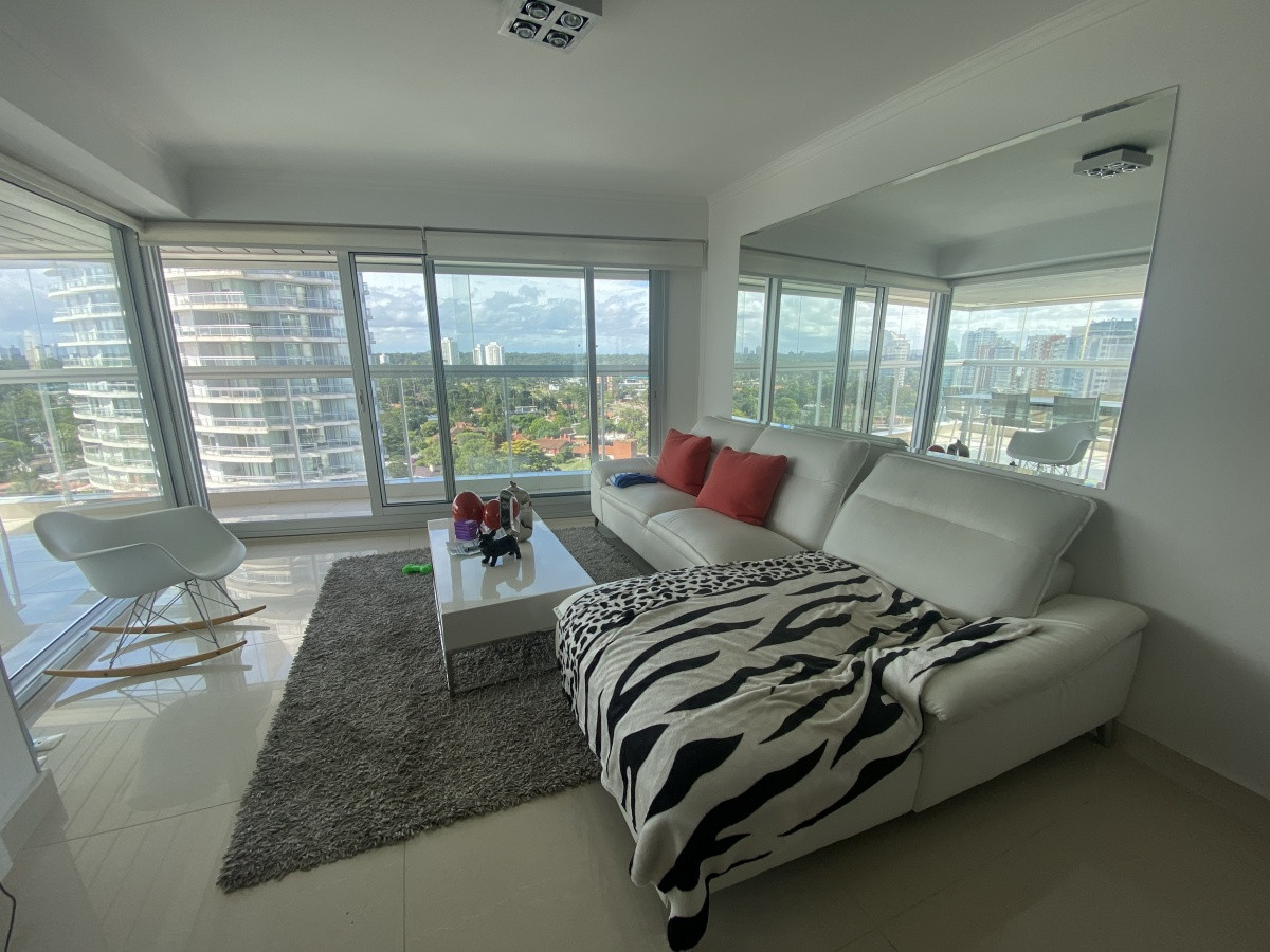 Apartamento en venta de 2 dormitorios en Miami Boulevard, Punta del Este.
