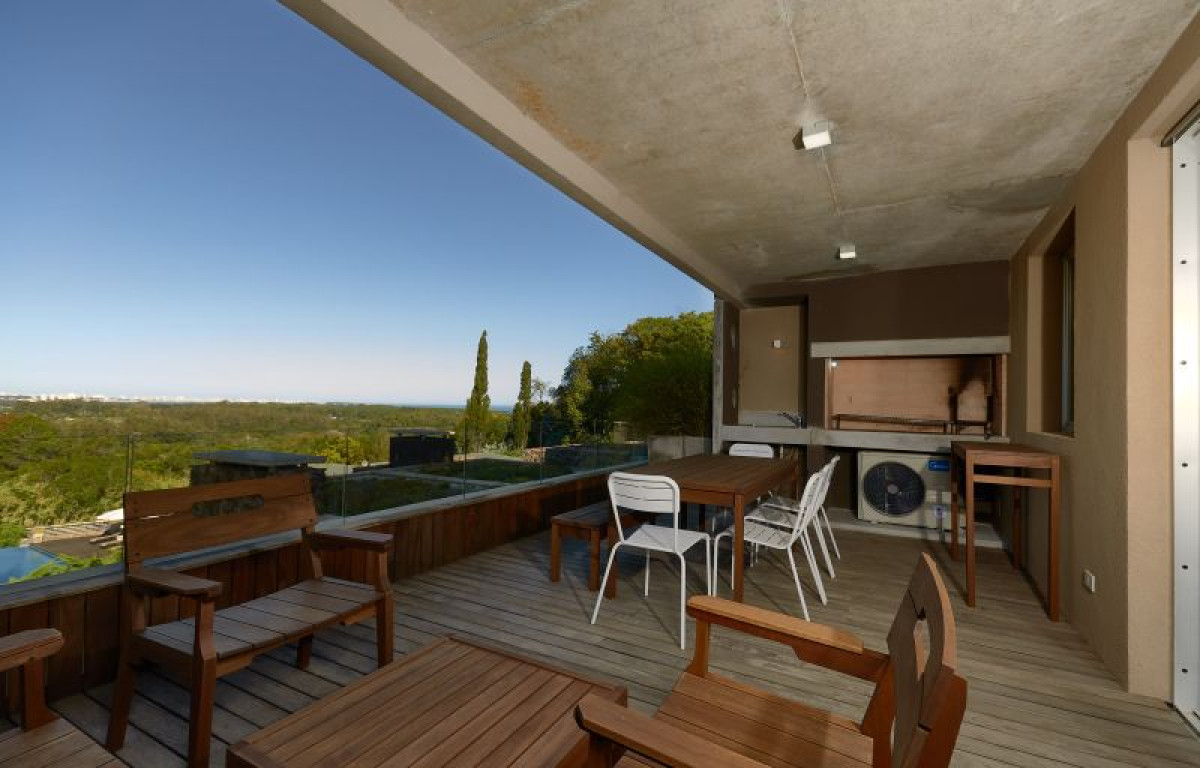 Apartamento en venta de 2 dormitorios en Punta del Este.