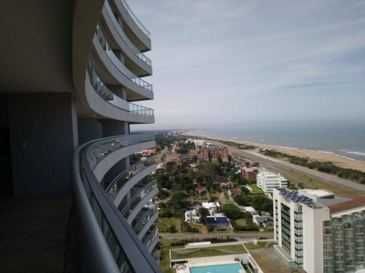 Apartamento en venta de 3 dormitorios en Look Tower, Punta del Este.