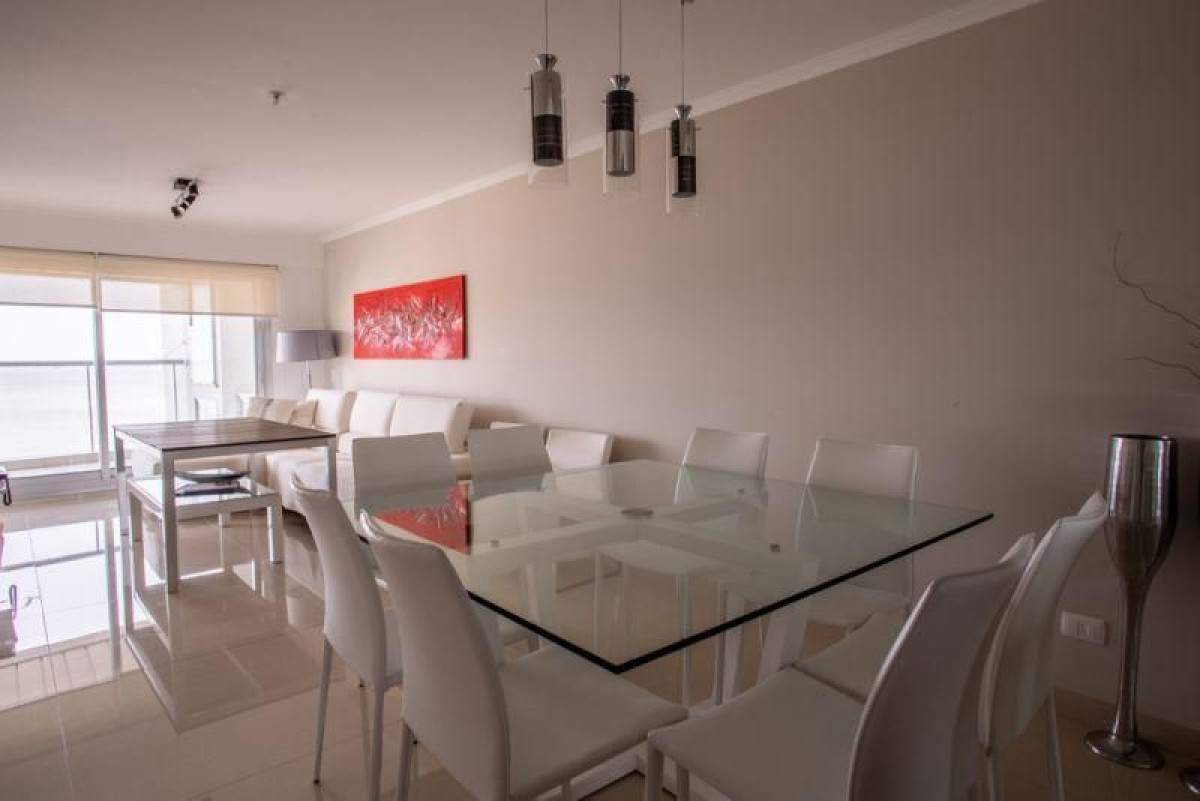 Apartamento en venta de 2 dormitorios en Miami Boulevard, Punta del Este.
