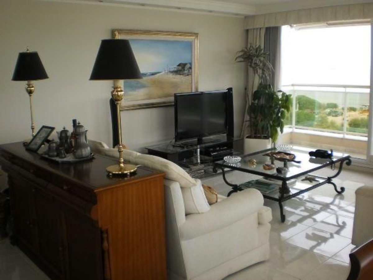 Apartamento en venta 3 dormitorios en Coral Tower, Mansa - Punta del Este.
