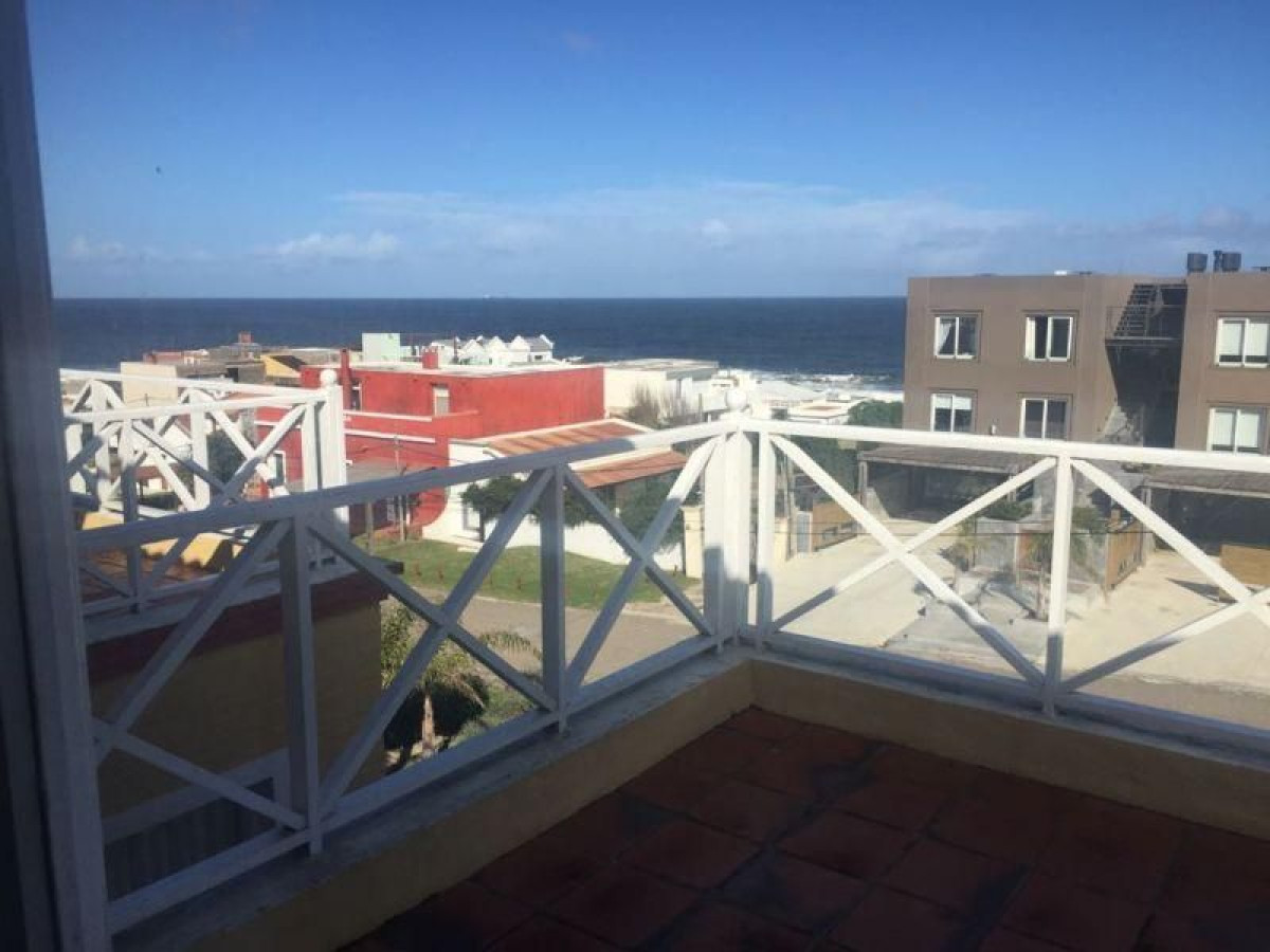 Apartamento en venta de 2 dormitorios en Punta del Este.