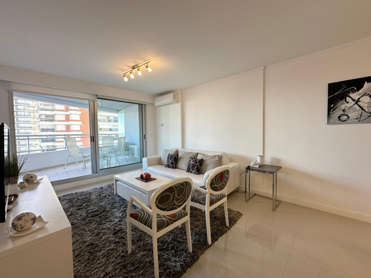 Departamento en Venta de 3 Dormitorios en Edificio Forest tower II, Punta del Este