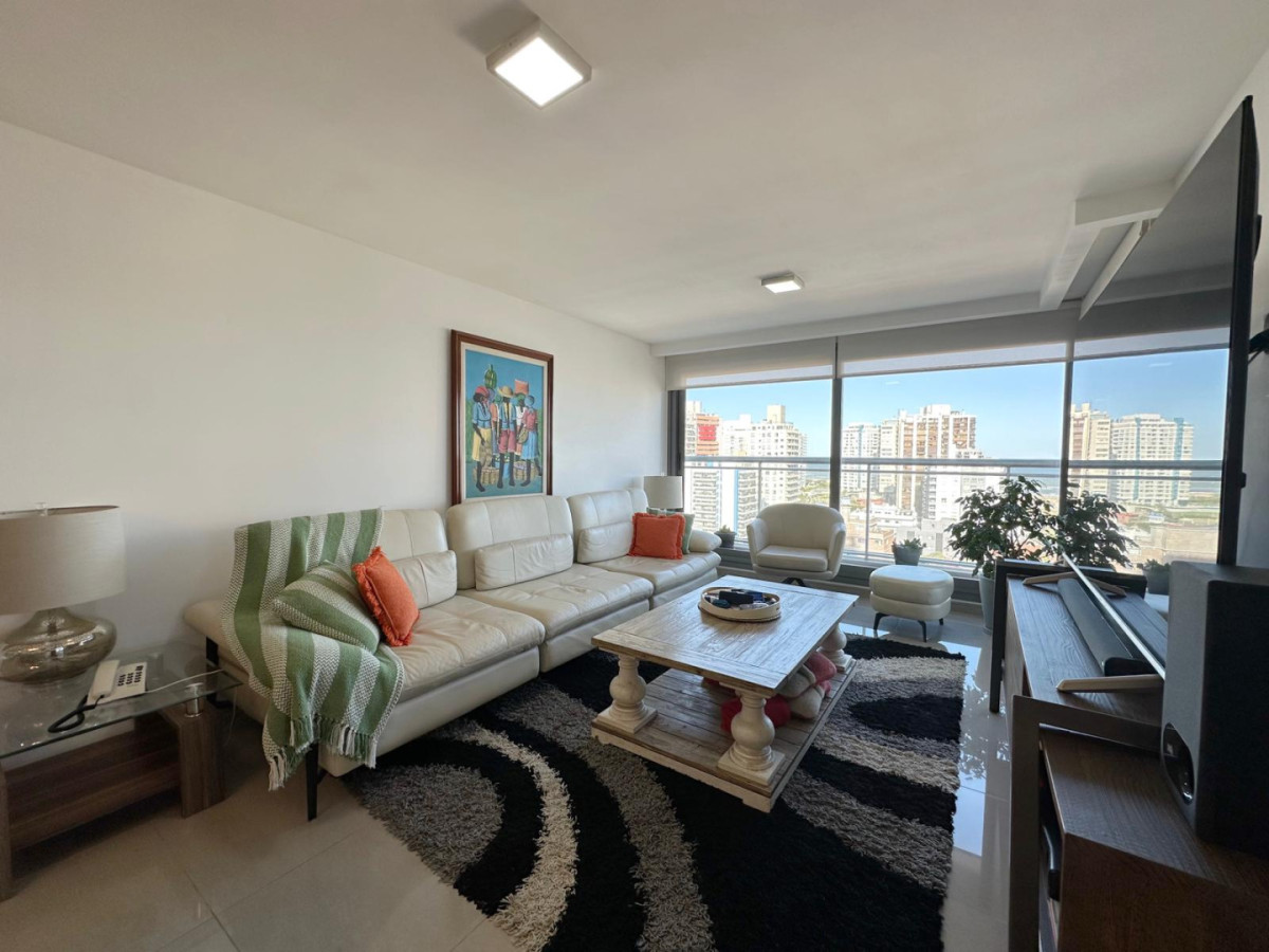 Departamento en Venta de 2 Dormitorios en edificio Onix, Punta del Este