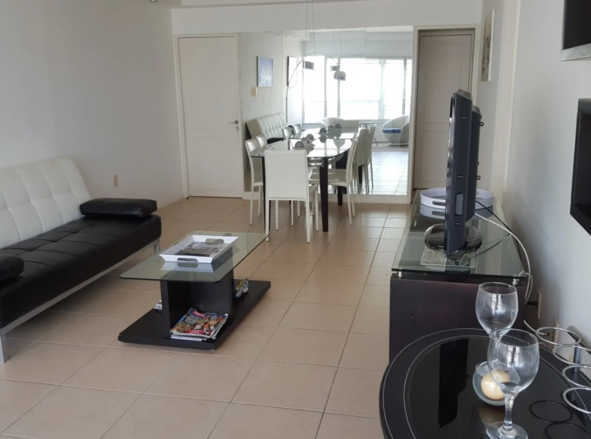 Apartamento en venta de 2 dormitorios en Bahia Palace, Punta del Este.
