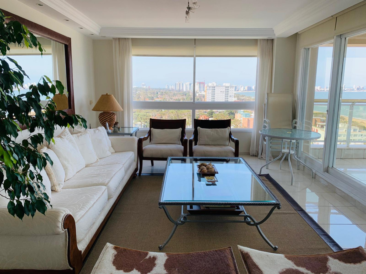 Apartamento en venta de 3 dormitorios en Le Jardin, Punta del Este.