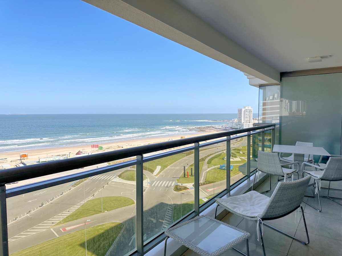 Apartamento en venta de 3 dormitorios en torre Imperiale, Punta del Este.