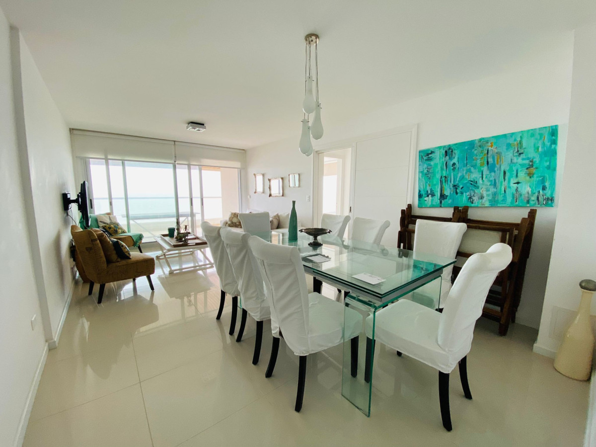 Apartamento en venta en piso alto Icon Brava Tower, Punta del Este.