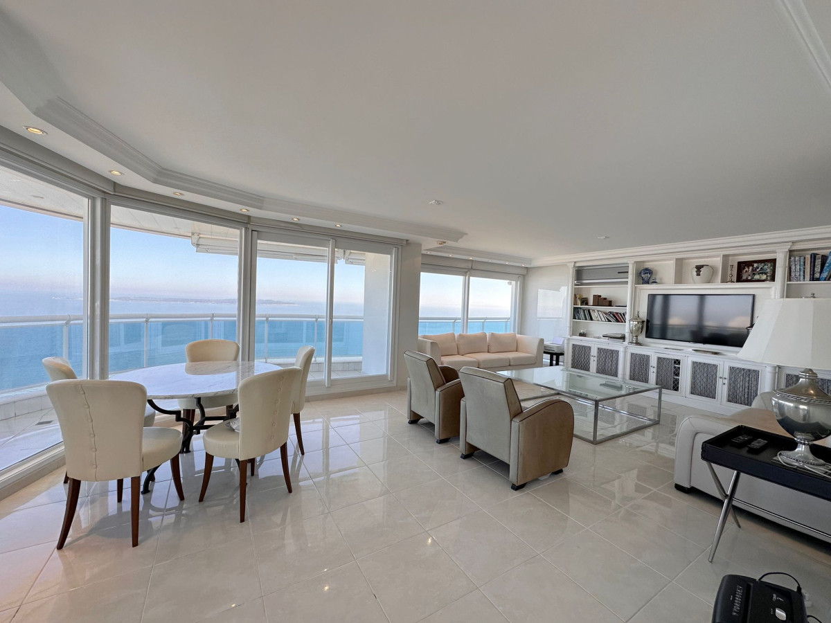 Hermoso apartamento en venta en Millenium Tower, Punta del Este.