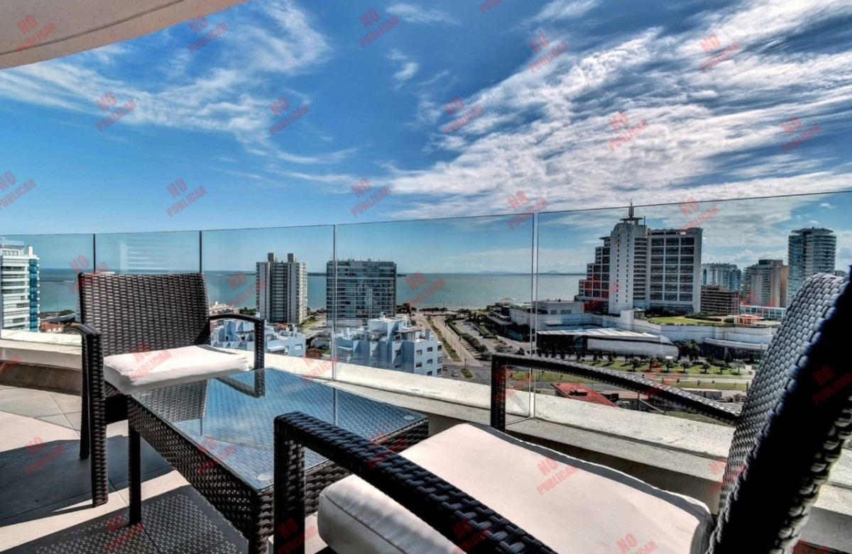 Apartamento de 2 dormitorios en edificio Artower, Punta del Este.