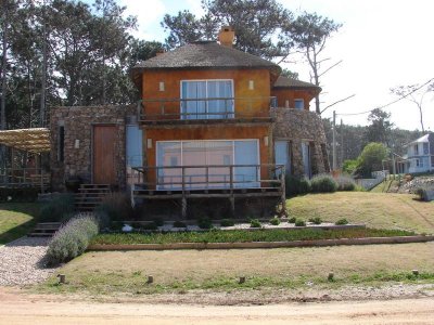 VENTA DE CASA DE 4 DORMITORIOS EN MONTOYA PUNTA DEL ESTE 