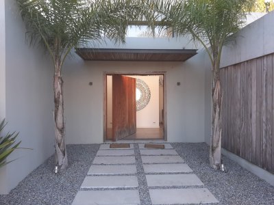 VENTA CASA EN BARRIO  PRIVADO LA ALBORADA PUNTA DEL ESTE 