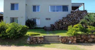 CASA EN VENTA DE 5 DORMITORIOS EN LA BARRA