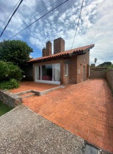 CASA EN VENTA DE 4 DORMITORIOS PUNTA DEL ESTE 