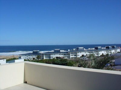 VENTA DE CASA DE 4 DORMITORIOS CON VISTA AL MAR EN MONTOYA PUNTA DEL ESTE 