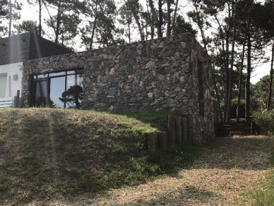 MUY LINDA CASA A METROS DEL MAR!!