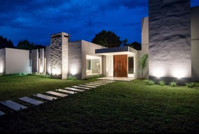 CASA DE 4 DORMITORIOS EN LAGUNA ESCONDIDA, JOSE IGNACIO