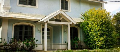 CASA EN VENTA DE 4 DORMITORIOS EN PUNTA DEL ESTE 