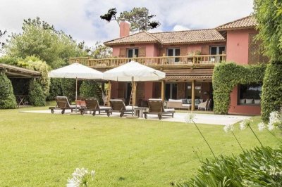 CASA DE  9 DORMITORIOS EN LA BARRA, PUNTA DEL ESTE