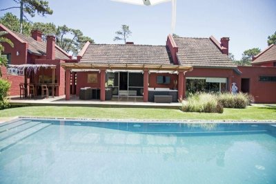 CASA DE 4 DORMITORIOS EN MANSA, PUNTA DEL ESTE