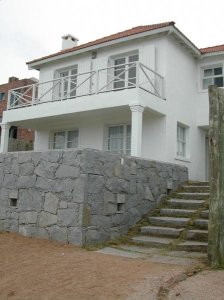 VENTA DE CASA DE 3 DORMITORIOS EN MONTOYA A PASOS DEL MAR 