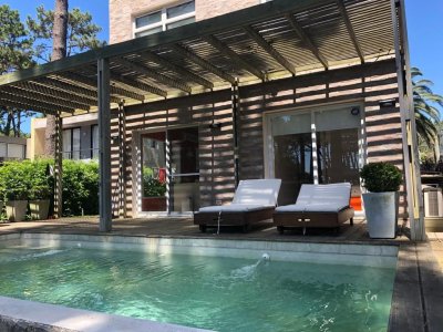 VENTA DE CASA DE 4 DORMITORIS EN MONTOYA PUNTA DEL ESTE 