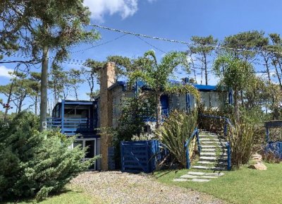 CASA EN VENTA DE 3 DORMITORIOS EN LA BARRA 