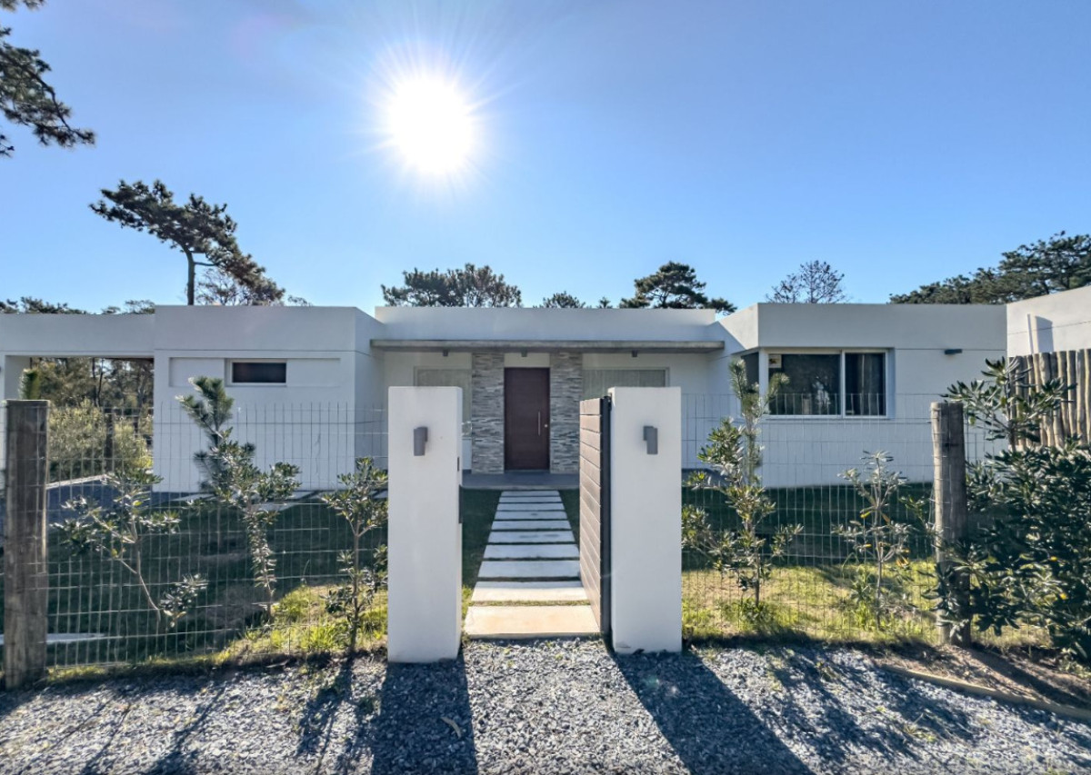 Casa en Venta de 3 Dormitorios en la Barra
