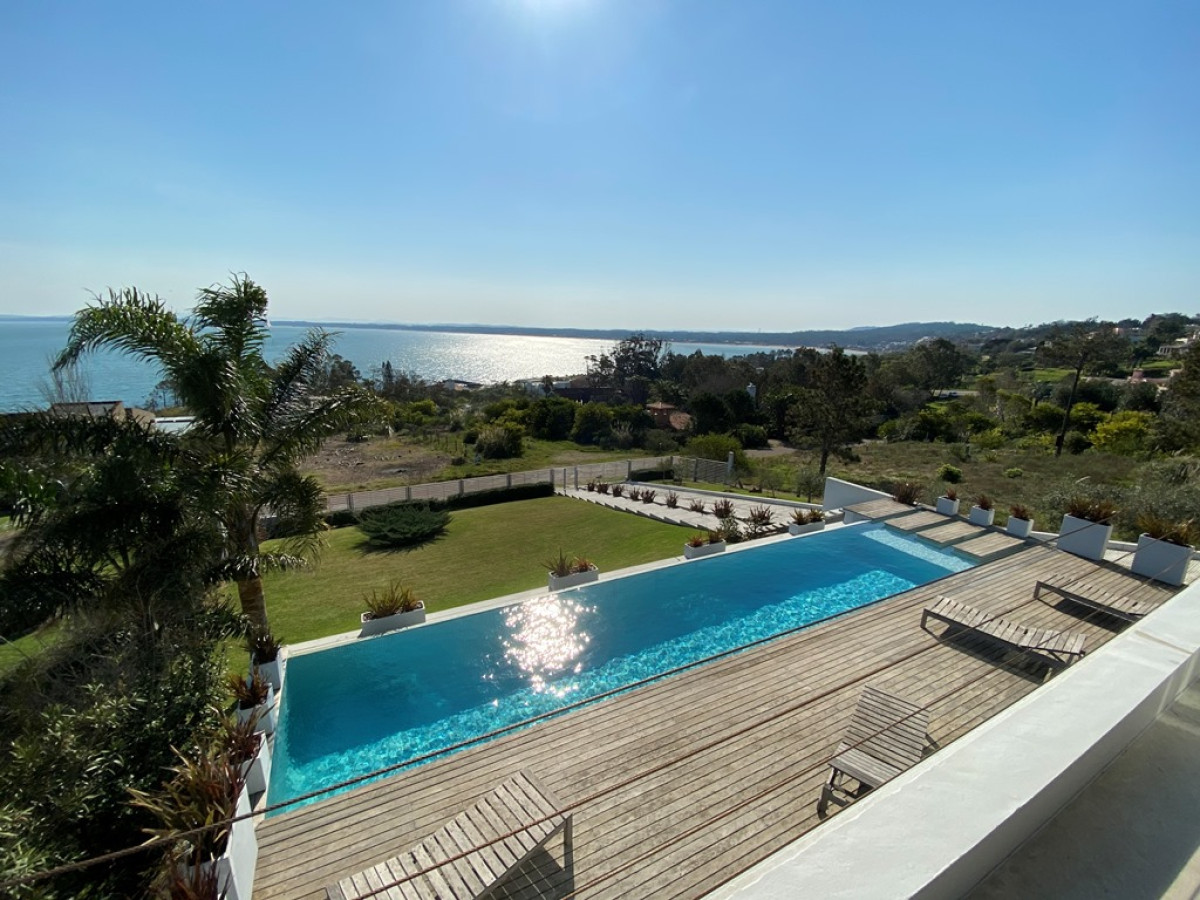Casa en venta de 3 dormitorios en Punta Ballena, Punta del Este.