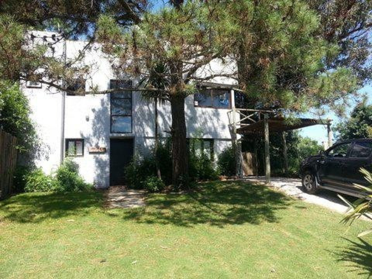 Casa en Venta de 3 Dormitorios en La Barra, Punta del Este