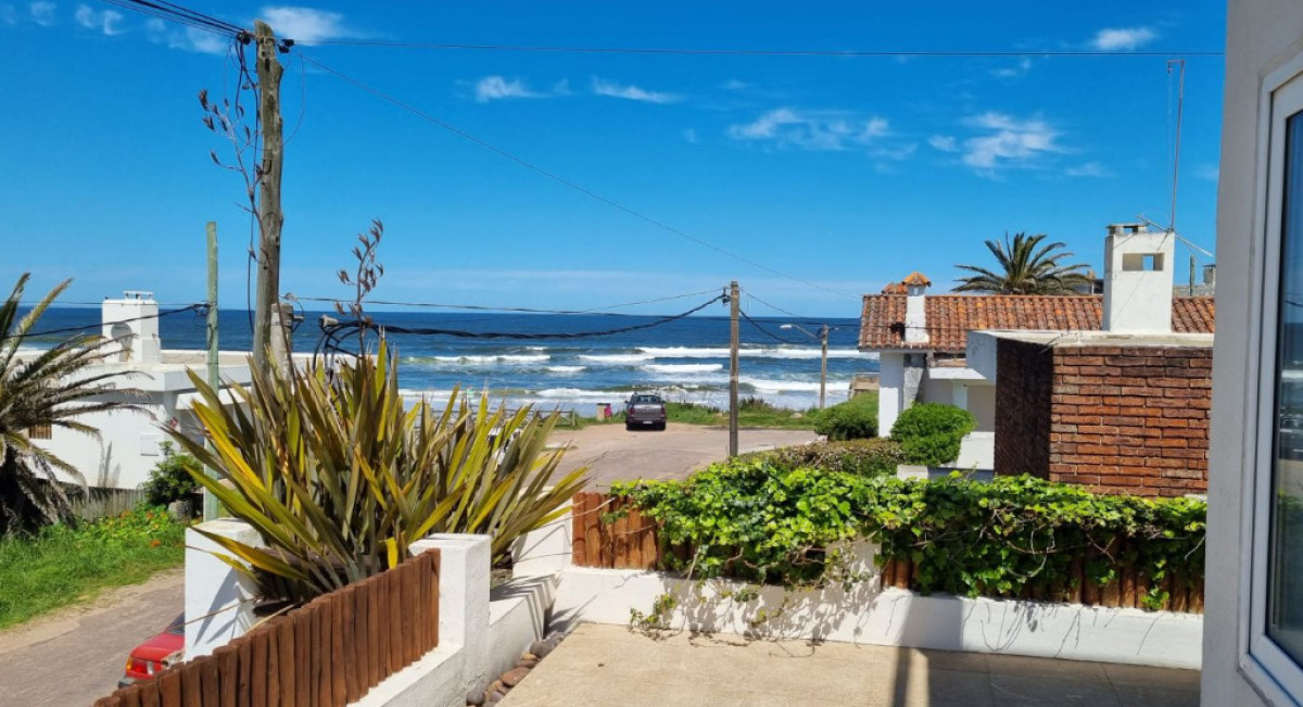 Casa En Venta Ubicada en La Barra Con Vista Al Mar