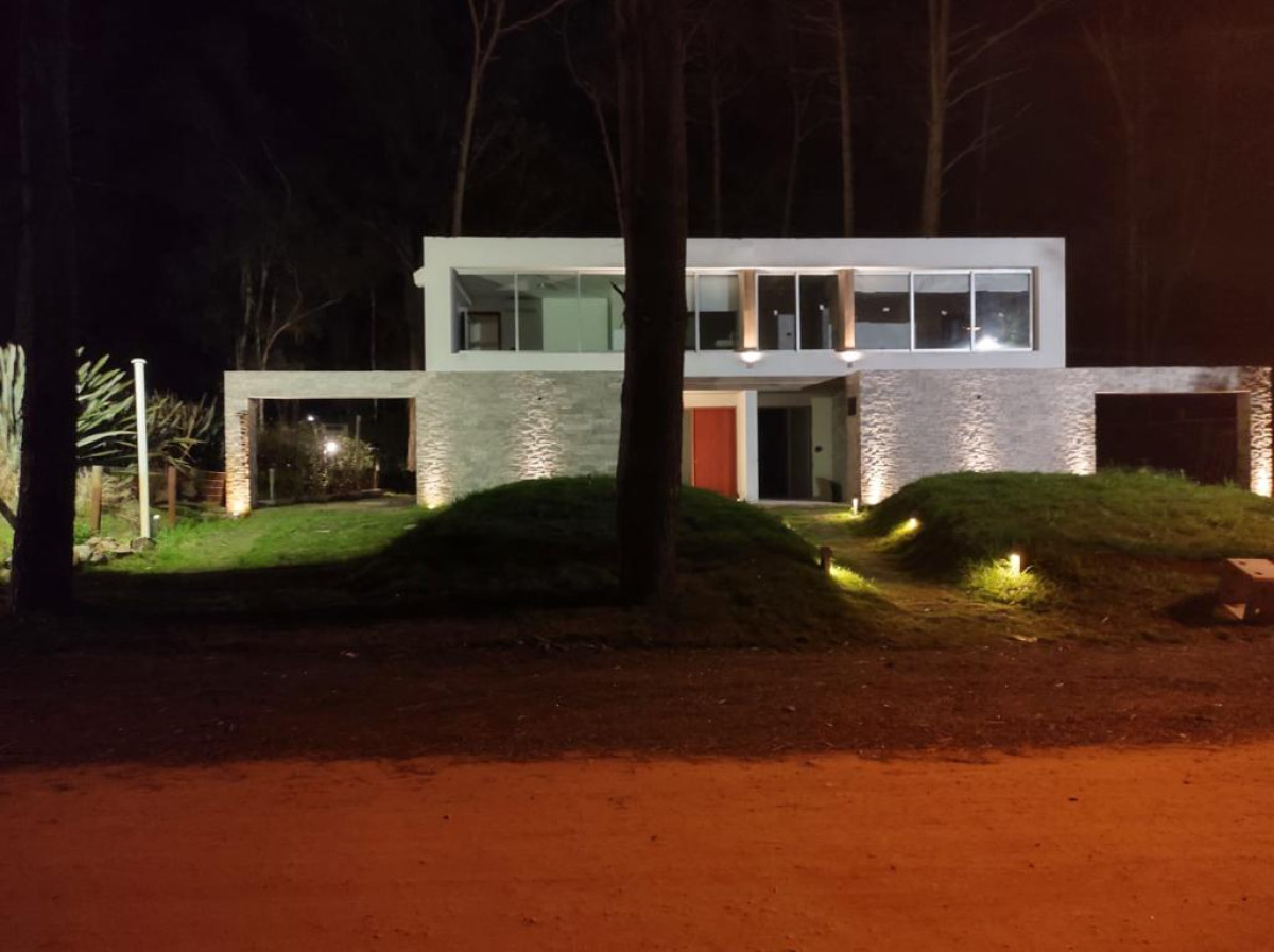 Casa en venta de 4 dormitorios en barrio privado Solanas, Punta del Este.