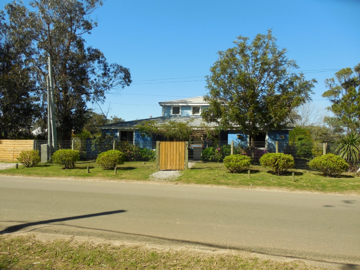 Casa en venta de 3 dormitorios en La Barra, Punta del Este.
