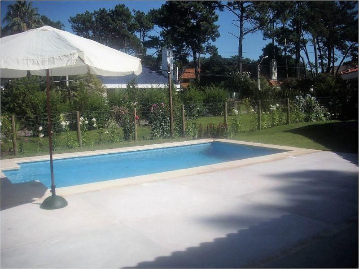 Casa en venta de 4 dormitorios en Lugano, Punta del Este.