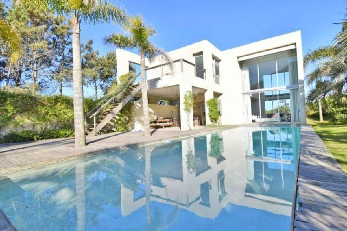 Casa en venta de 4 dormitorios en Laguna Blanca, Punta del Este.