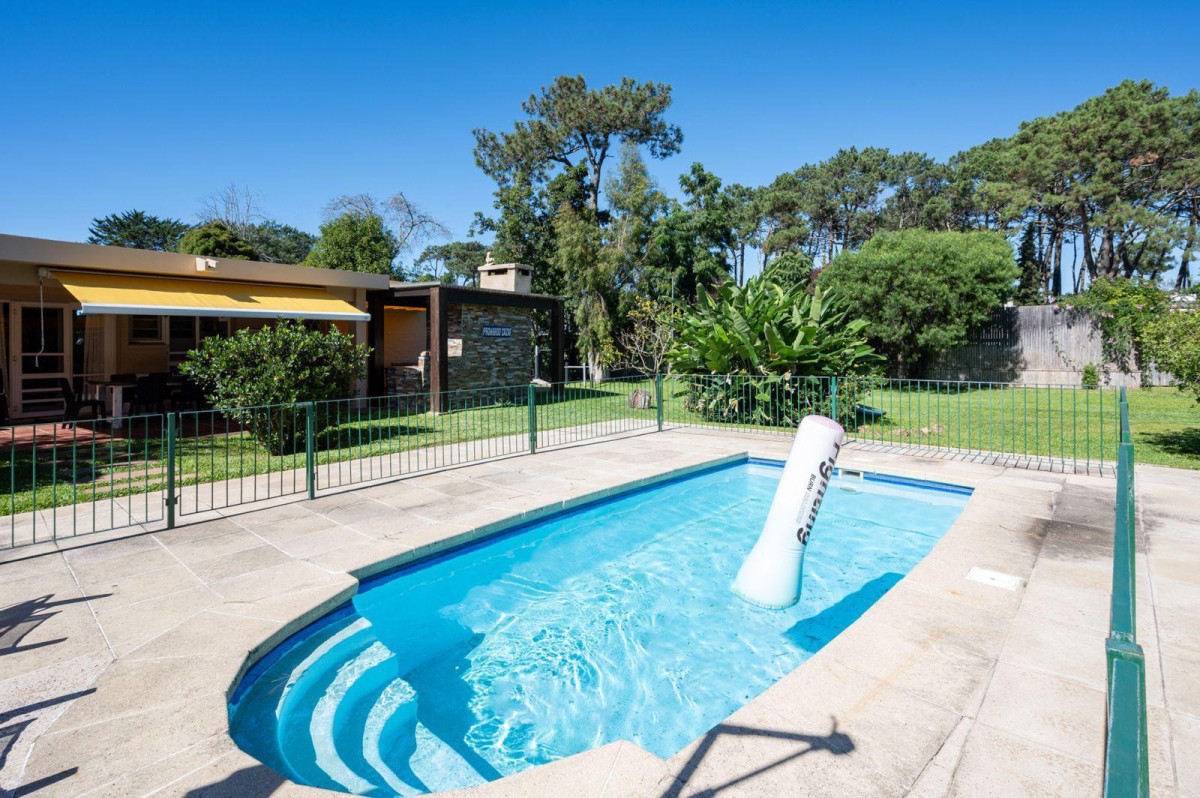 Casa en Venta de 3 Dormitorios y dependencia de servicio, Marly Punta del Este