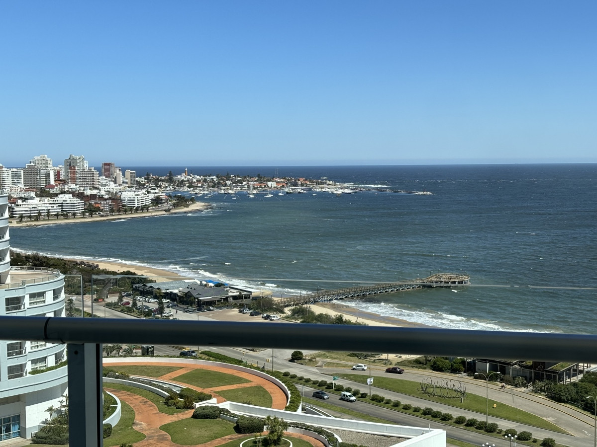Venta y alquiler temporario Apartamento de 3 dormitorios en Playa Mansa, Punta del Este