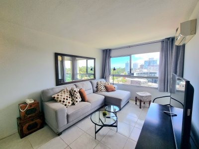 Piso alto con excelente orientación solar.
Planta esquinera con balcon, cocina integrada, 2 dormitorios, 1 baño y cochera para un auto.
El edifico cuenta con excelentes amenities como son:
Piscina
2 Canchas de Tenis.
Barbacoas
Sala de juegos
Laundry
Sauna
Gimnasio
