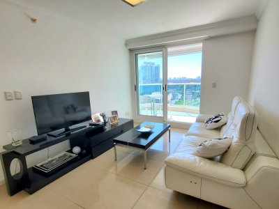 Departamento en venta en edificio Casino Tower con todos los amenities.
Unidad de 2 dormitorios en suite, toilette, terraza con vista al mar, living comedor, cocina definida con terraza lavadero.

Consulte con nuestros asesores.