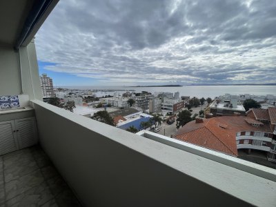 Muy buena vista al mar, terraza con parrillero