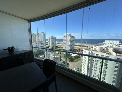 Lindo apto con buena vista al mar, 