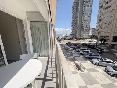 Centrico, cerca del puerto, edificio con recepción 24 hs