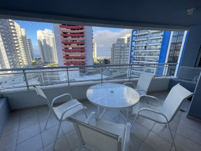 En zona de Playa Brava, cerca centro